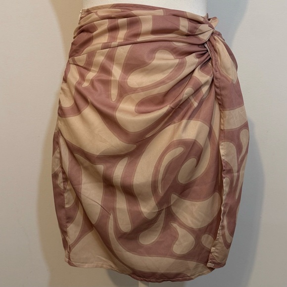 PrettyLittleThing Swirl Matching Set Crop Top + Wrap/Ruched Mini Skirt — Size 6 - Picture 7 of 10